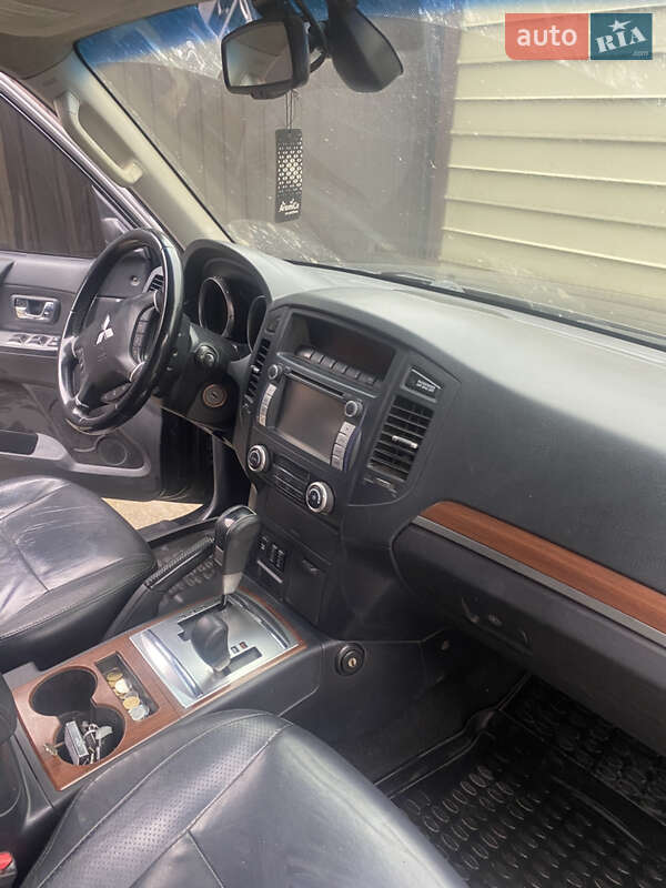 Mitsubishi Pajero Wagon 2010