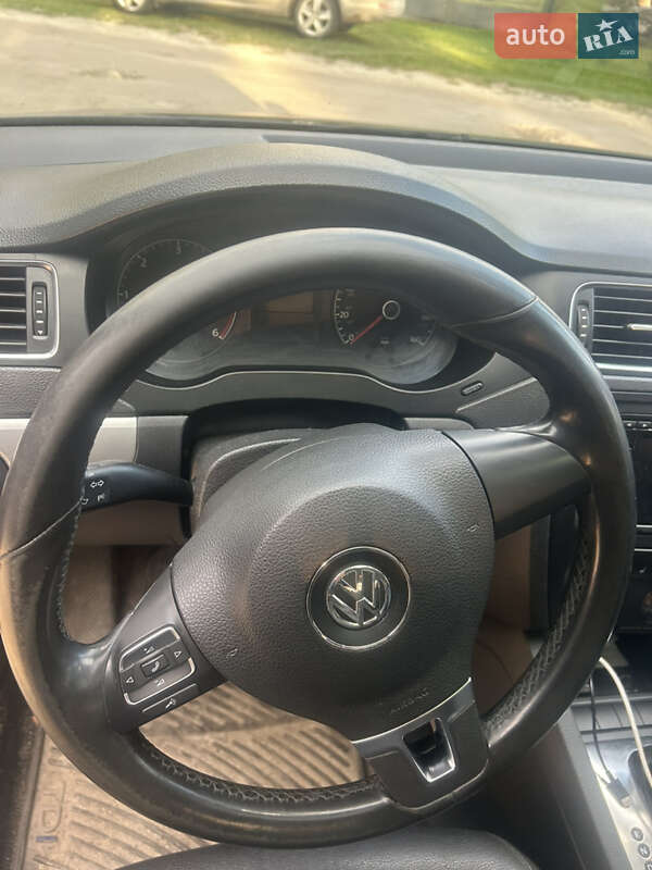 Volkswagen Jetta 2011