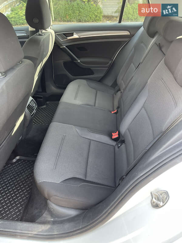 Volkswagen e-Golf 2017