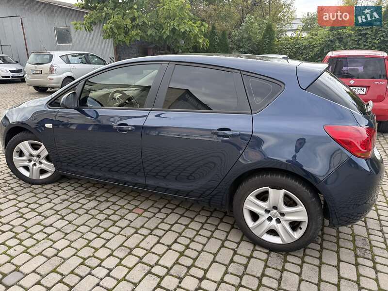 Opel Astra 2010