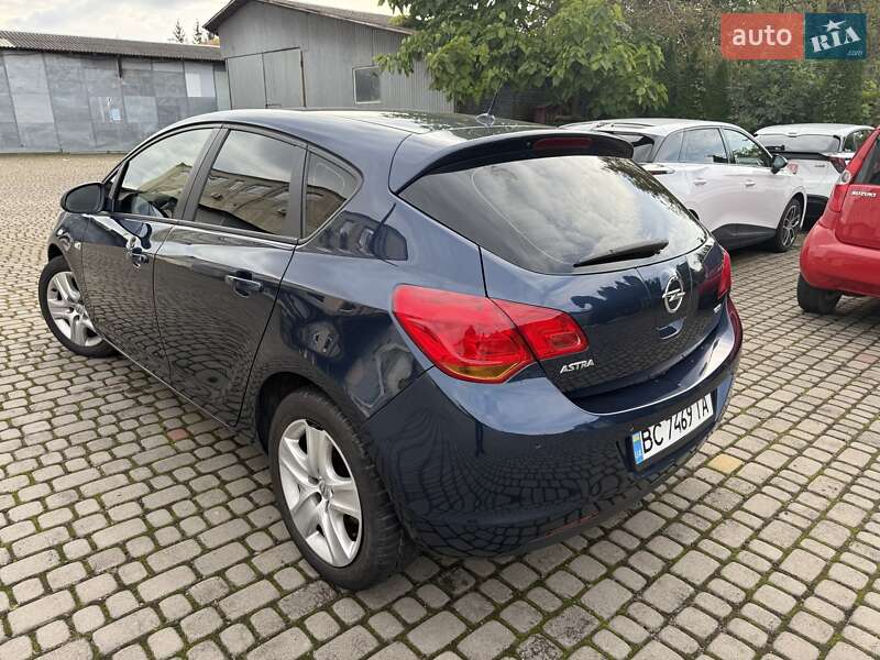Opel Astra 2010