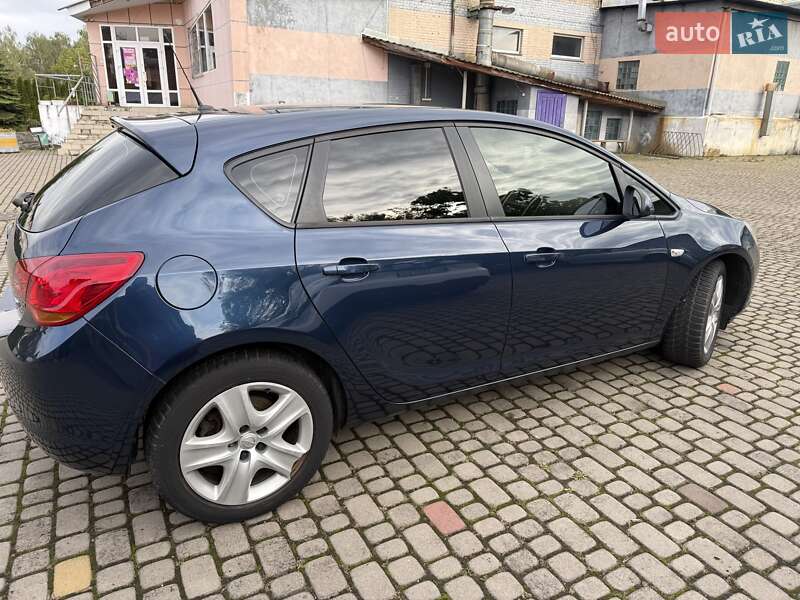 Opel Astra 2010
