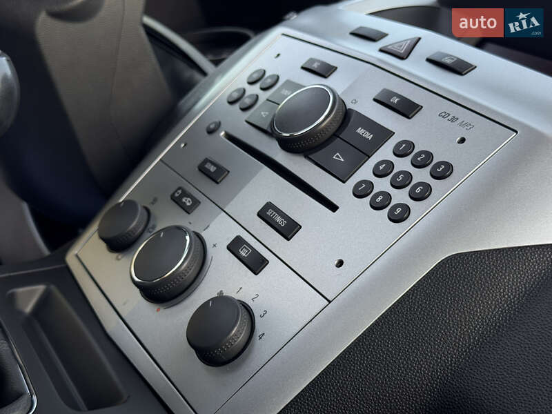 Opel Zafira 2013 Opel Zafira 2013