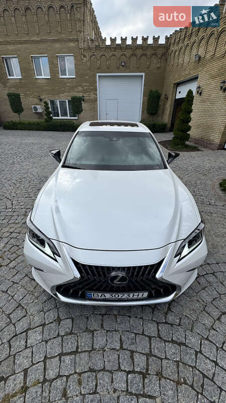 Lexus-5