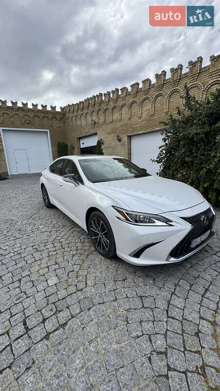 Lexus-23