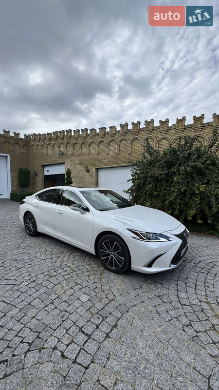 Lexus-9