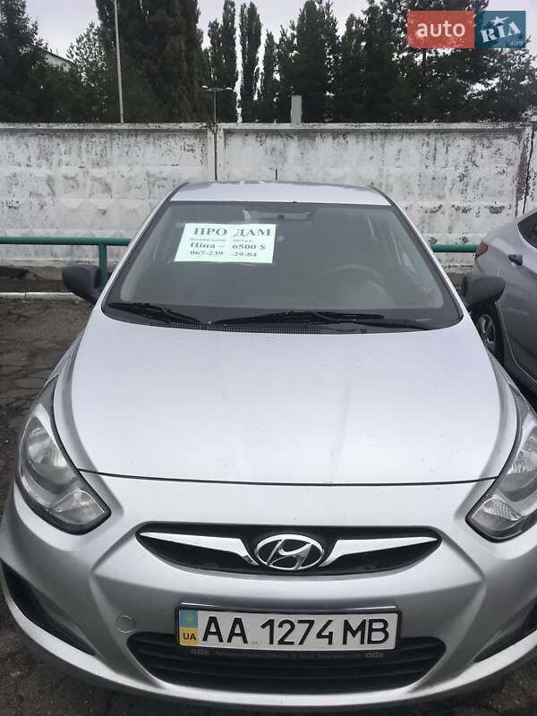 Hyundai Accent 2012
