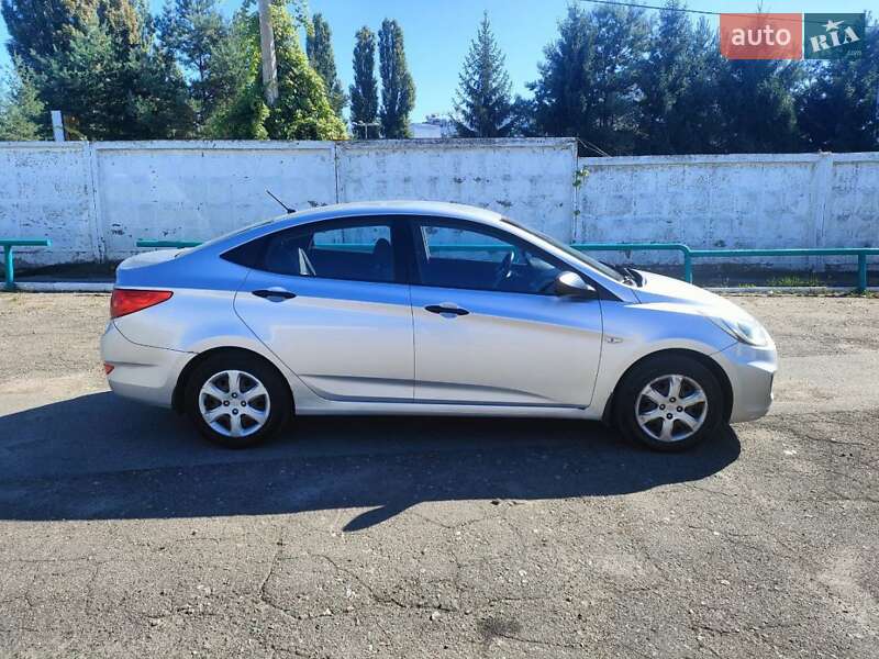 Hyundai Accent 2012