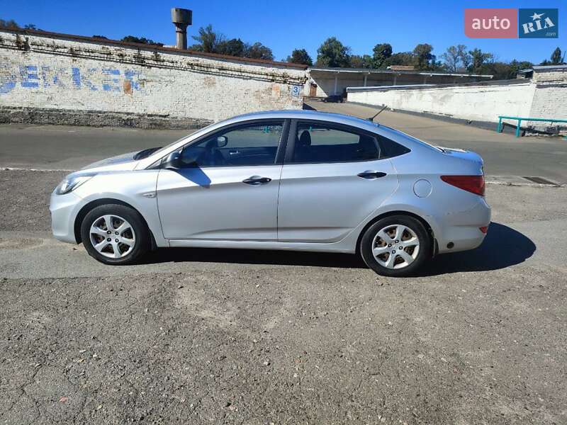 Hyundai Accent 2012