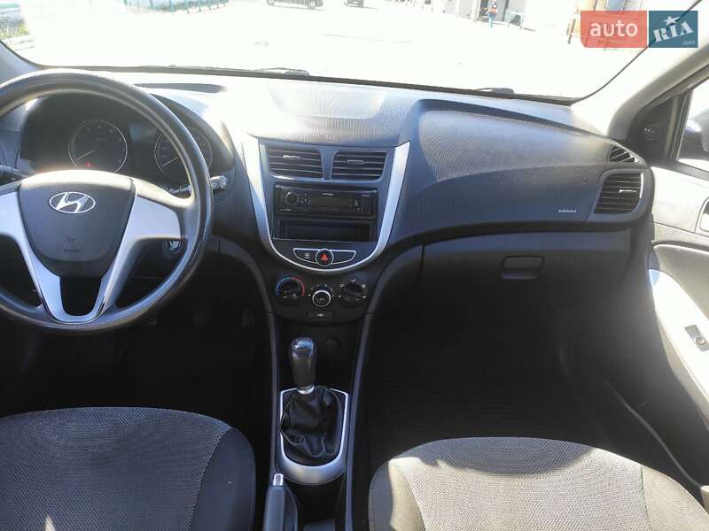 Hyundai Accent 2012