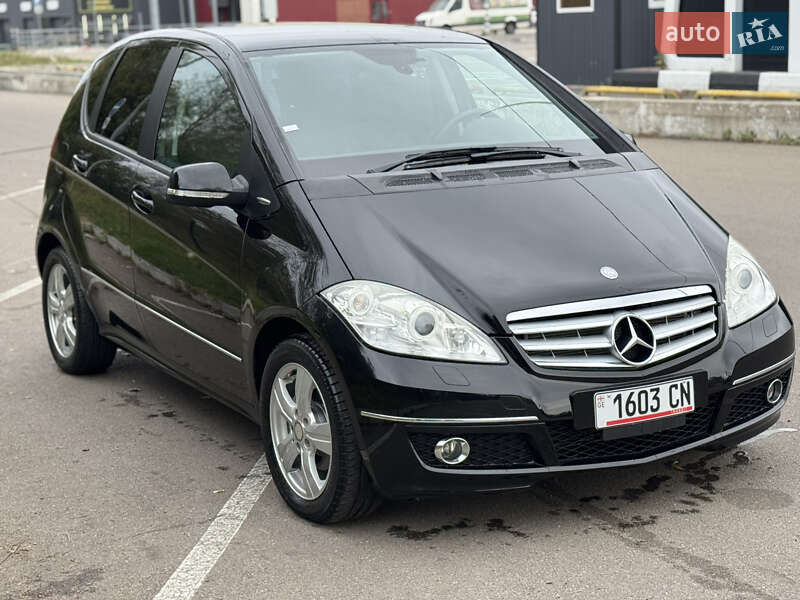 Mercedes-Benz-21