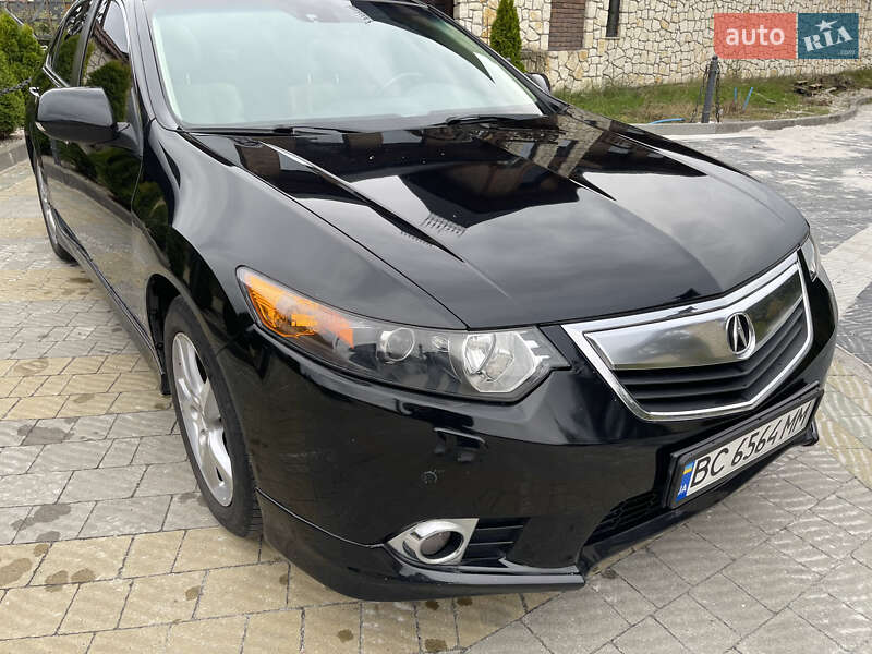 Acura-3