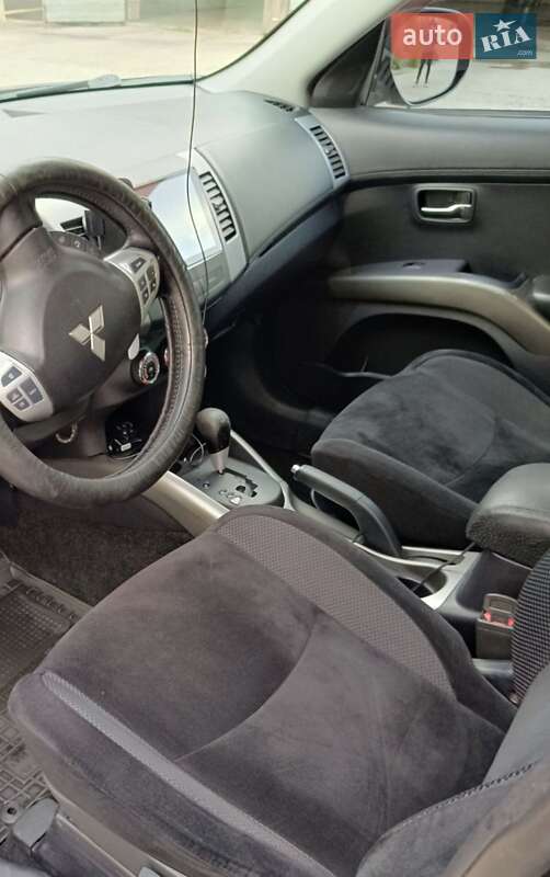 Mitsubishi Outlander 2011