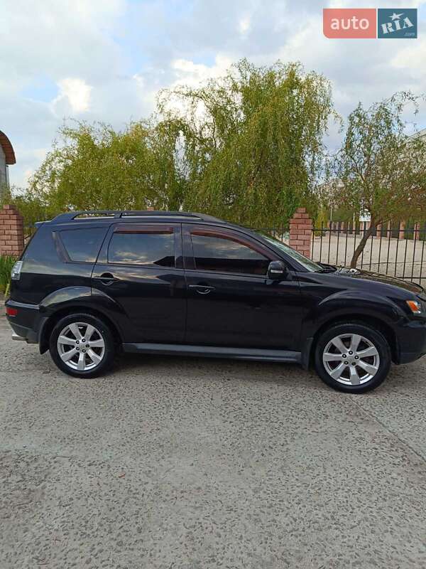 Mitsubishi Outlander 2011