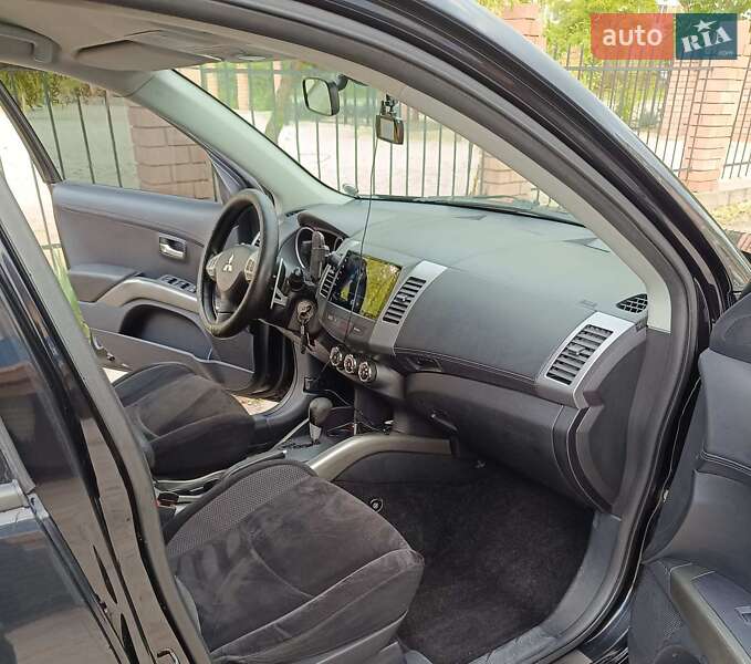 Mitsubishi Outlander 2011