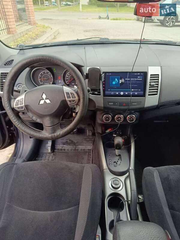 Mitsubishi Outlander 2011