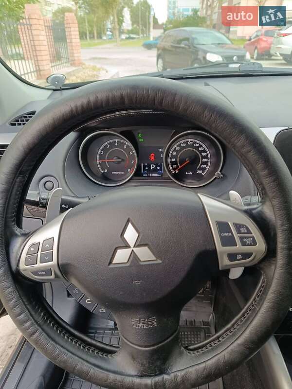 Mitsubishi Outlander 2011