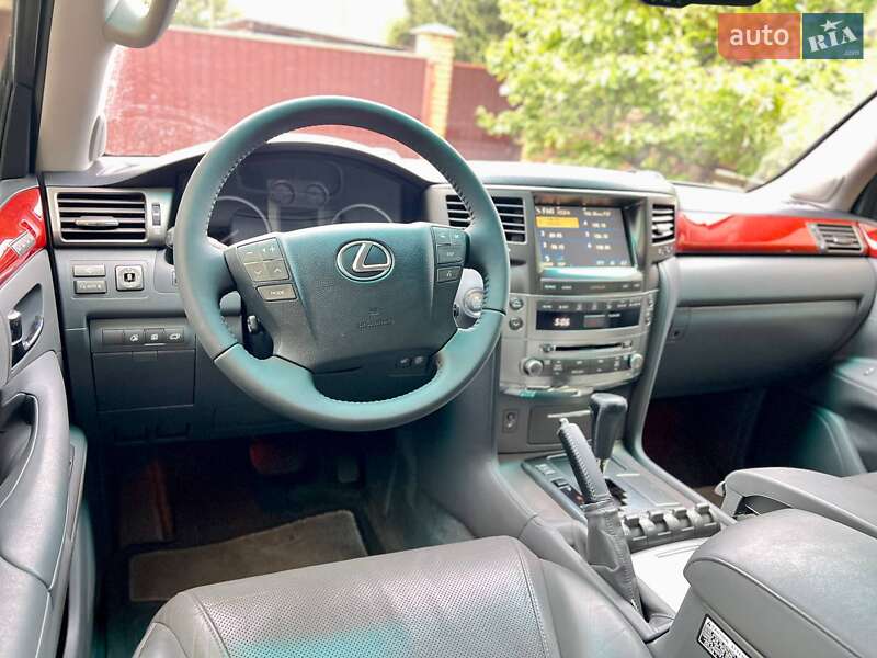 Lexus LX 2008
