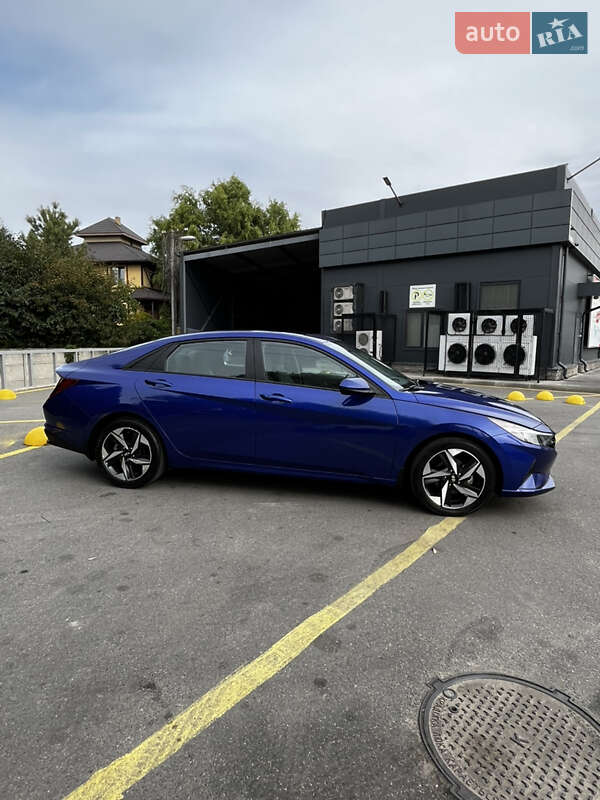 Hyundai Elantra 2023