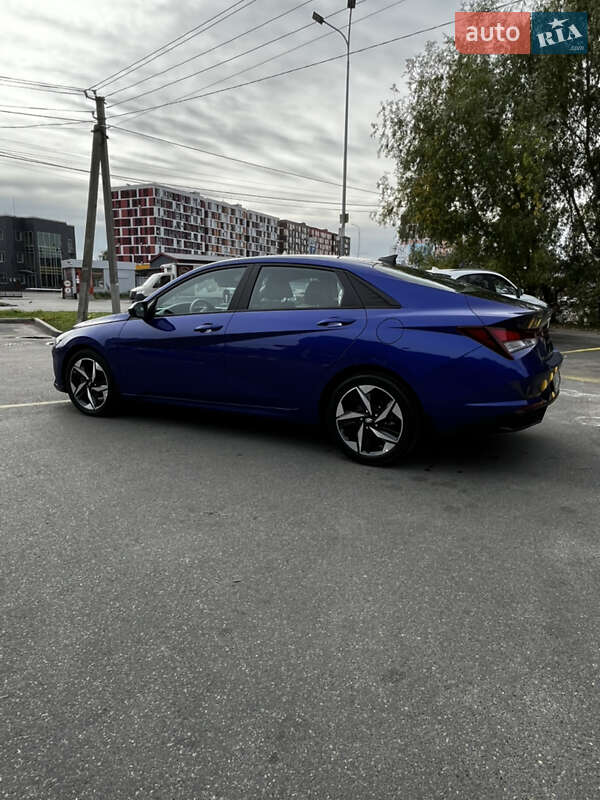 Hyundai Elantra 2023