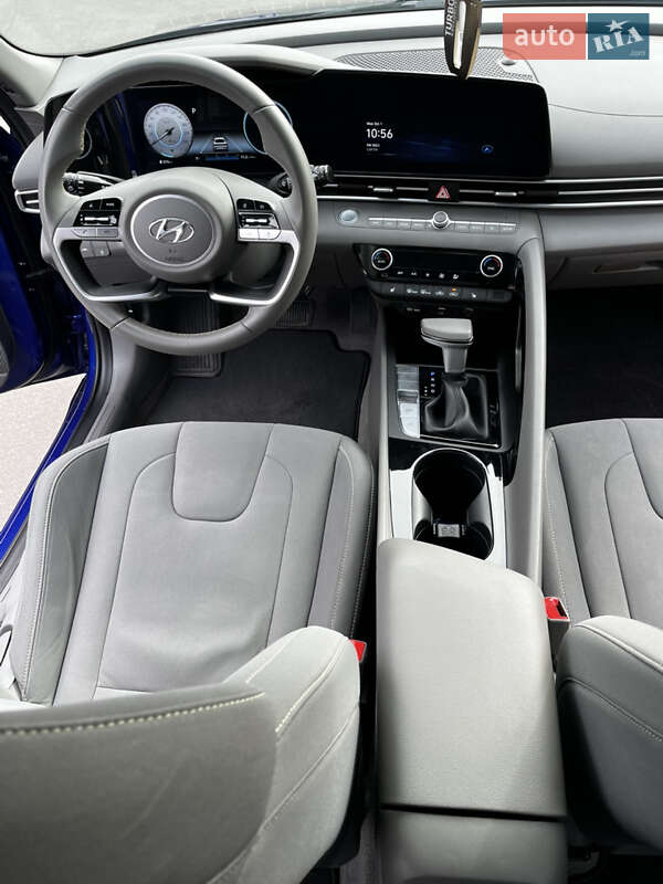 Hyundai Elantra 2023