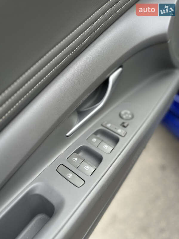 Hyundai Elantra 2023