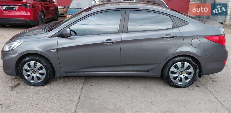 Hyundai Accent 2012