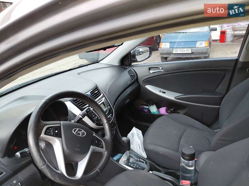 Hyundai Accent 2012