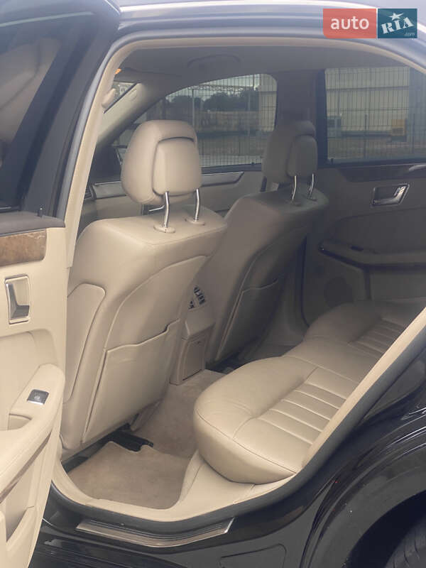 Mercedes-Benz E-Class 2011