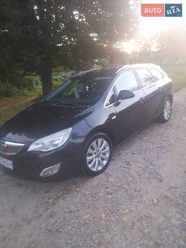 Opel Astra 2011
