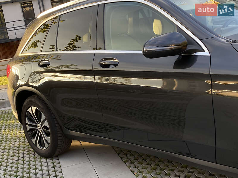 Mercedes-Benz GLC-Class 2020