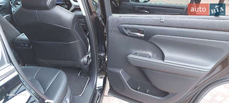 Toyota Highlander 2021