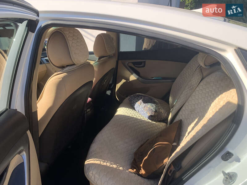 Hyundai Elantra 2013