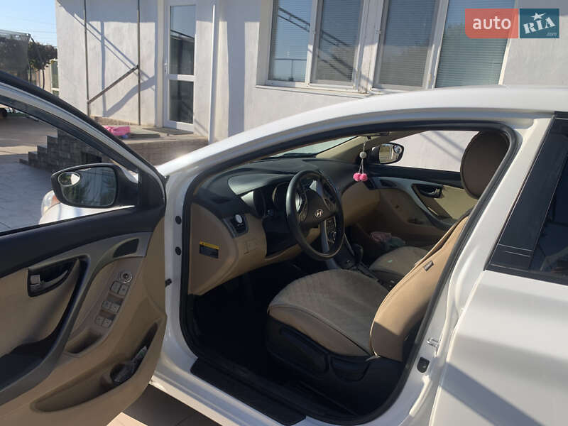 Hyundai Elantra 2013