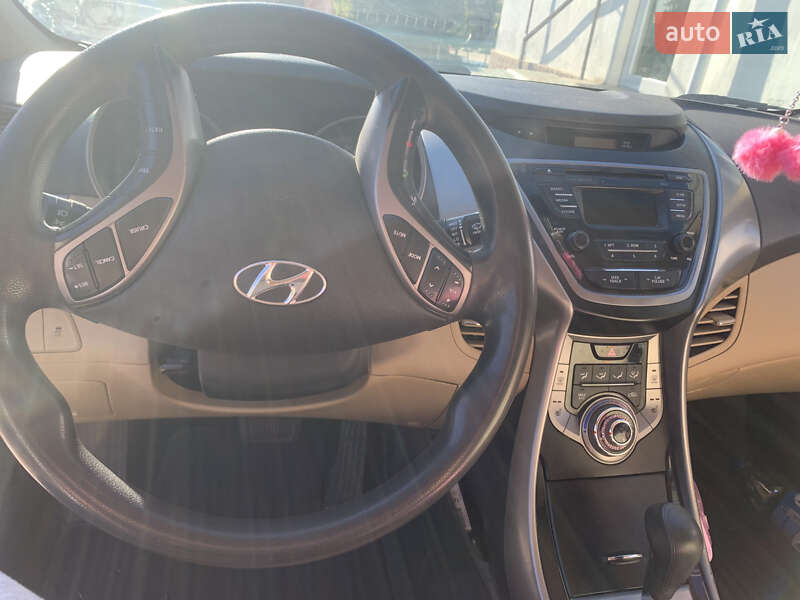 Hyundai Elantra 2013