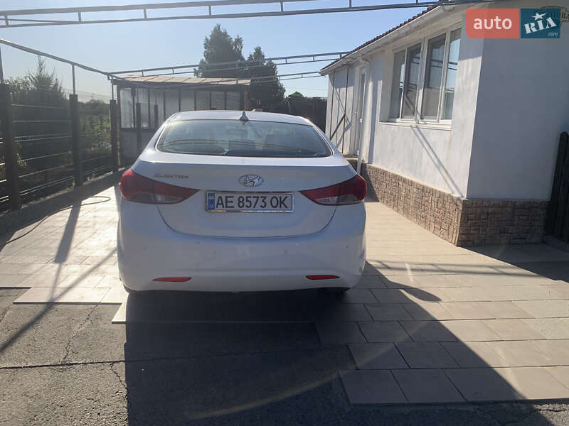 Hyundai Elantra 2013