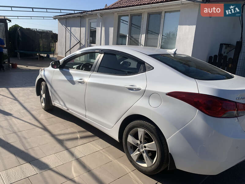Hyundai Elantra 2013