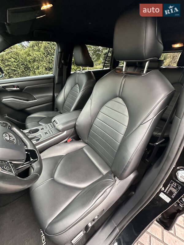 Toyota Highlander 2020