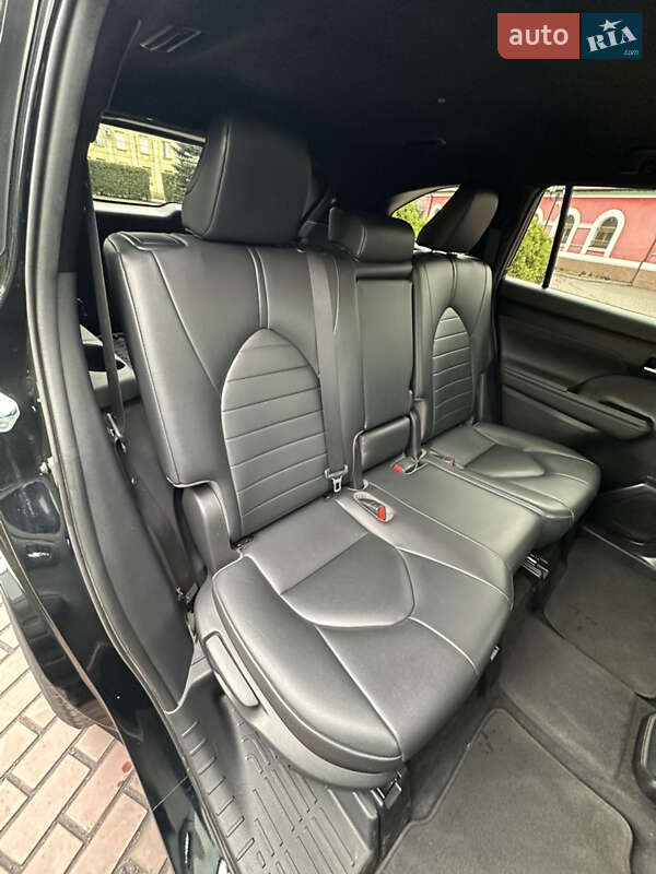 Toyota Highlander 2020