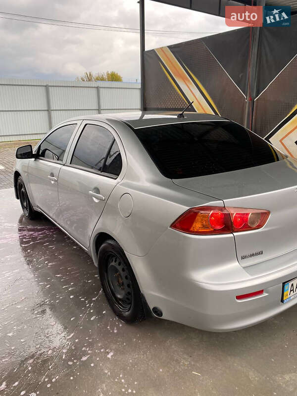 Mitsubishi Lancer 2013