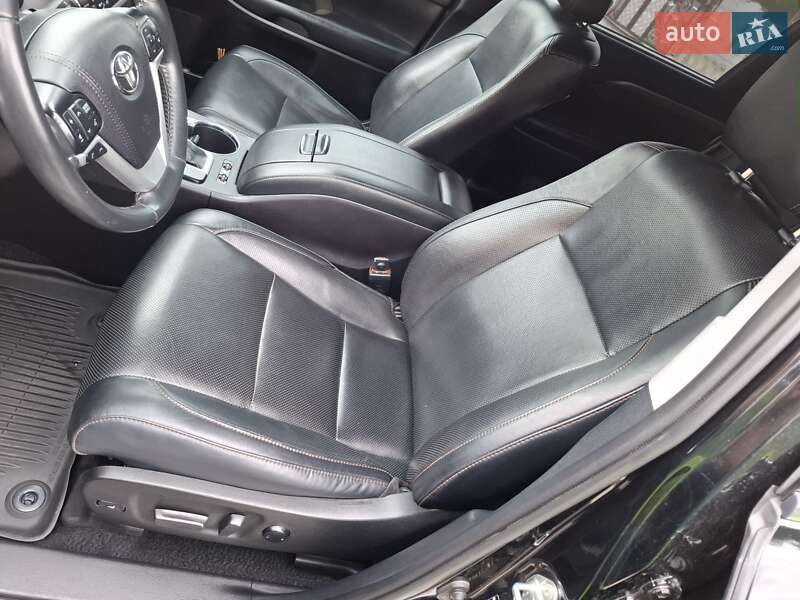 Toyota Highlander 2019