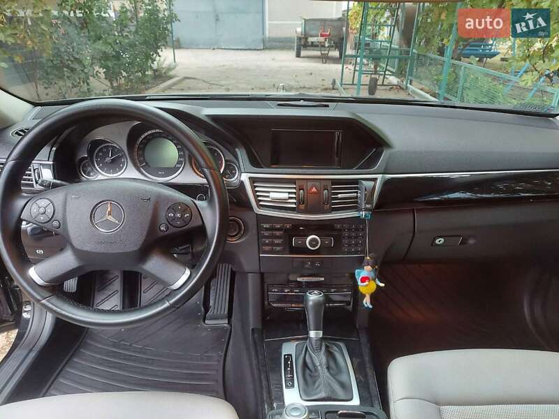 Mercedes-Benz E-Class 2010