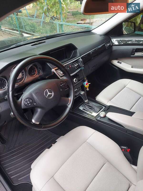 Mercedes-Benz E-Class 2010
