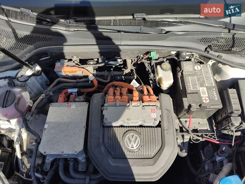 Volkswagen e-Golf 2014