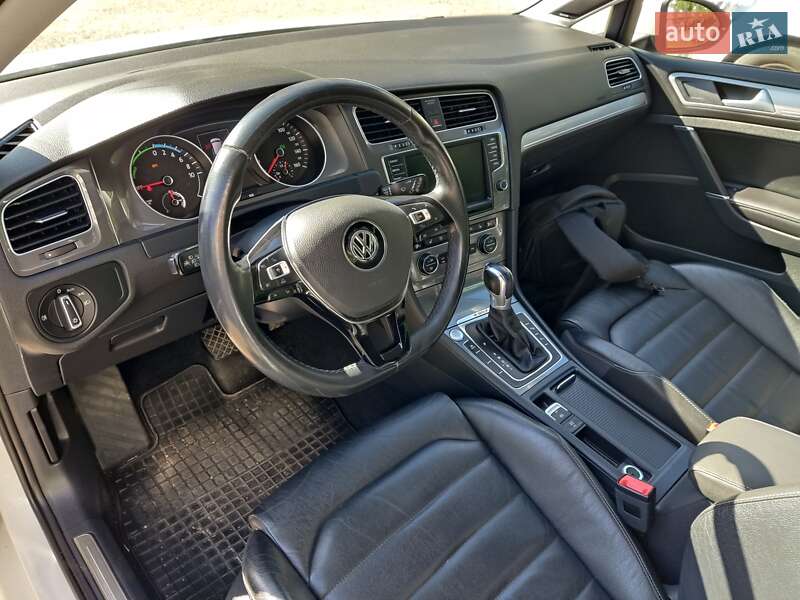 Volkswagen e-Golf 2014