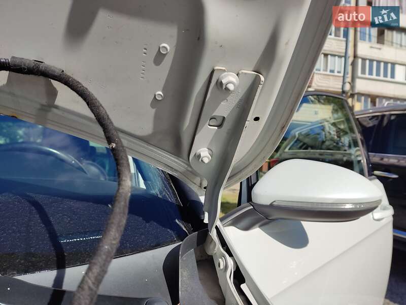 Volkswagen e-Golf 2014