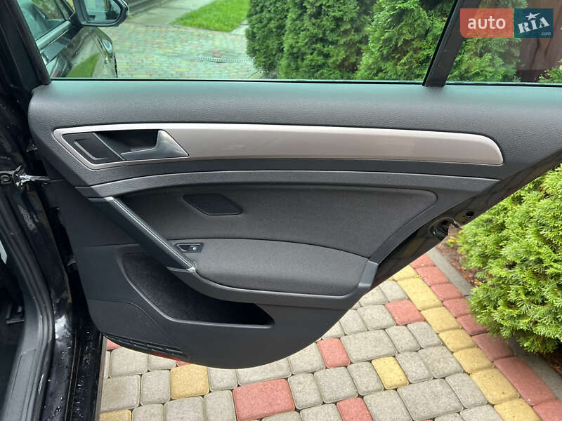 Volkswagen e-Golf 2016