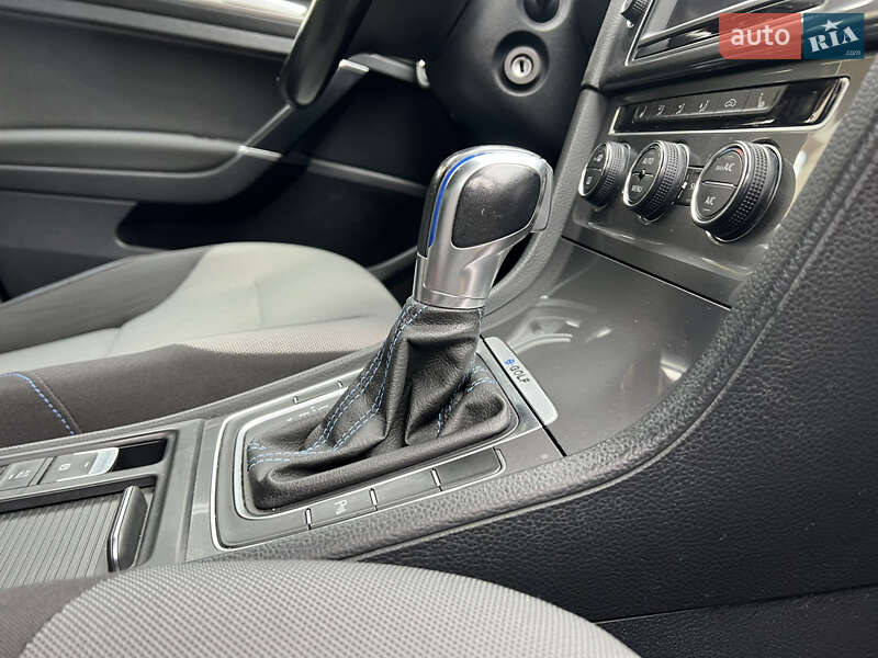 Volkswagen e-Golf 2016