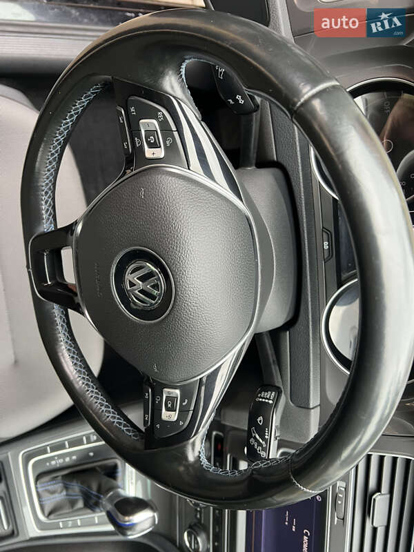 Volkswagen e-Golf 2016