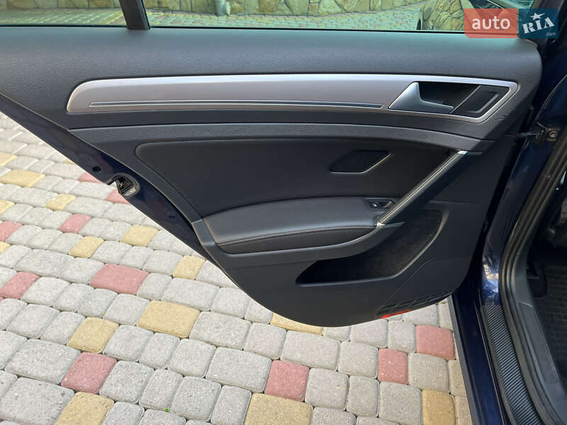 Volkswagen e-Golf 2016